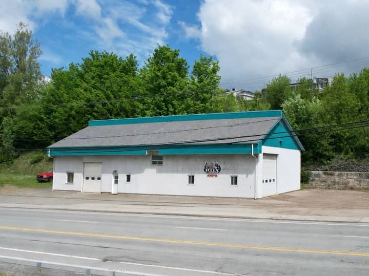 Bâtisse commerciale/Bureau à vendre à Beauceville