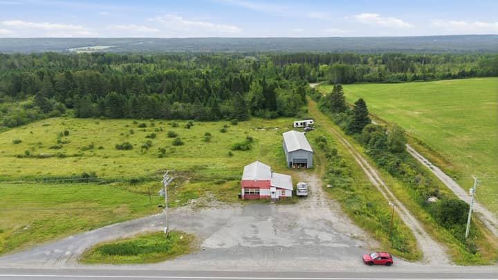 Bâtisse commerciale/Bureau à vendre à Saint-Camille-de-Lellis
