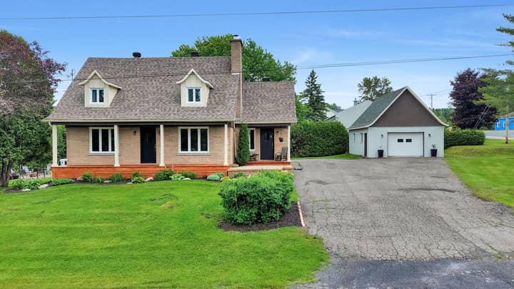 Maison à étages à vendre à Sainte-Aurélie